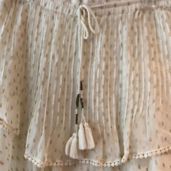 Short flirty skirt - Picture 2 of 7